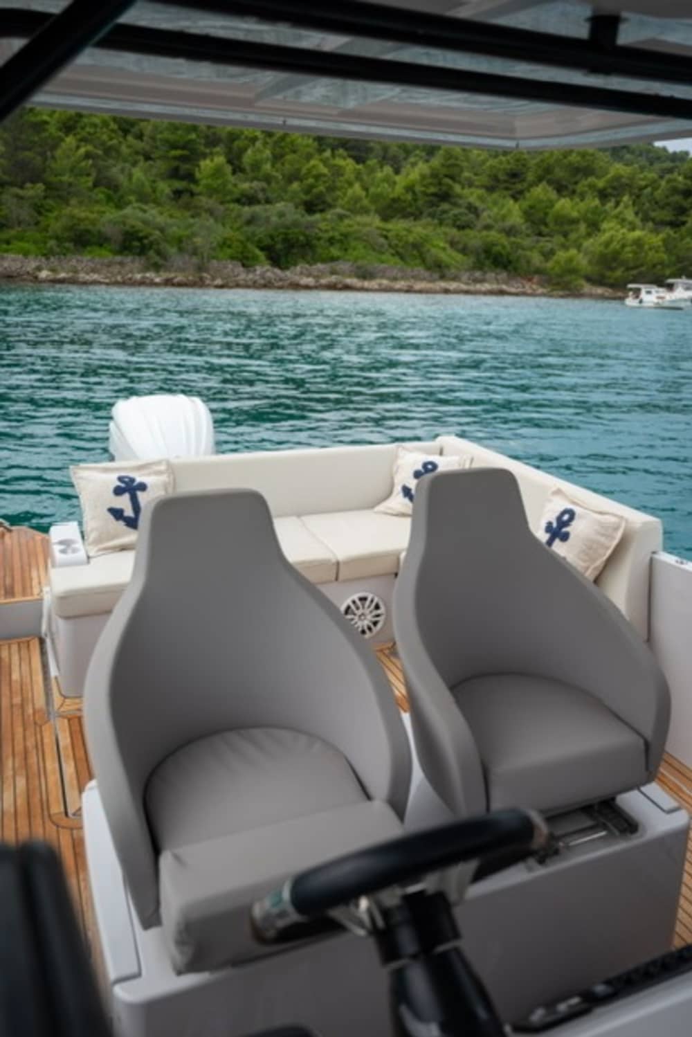 Een privé-motorboot voor een dag rond Zadar.