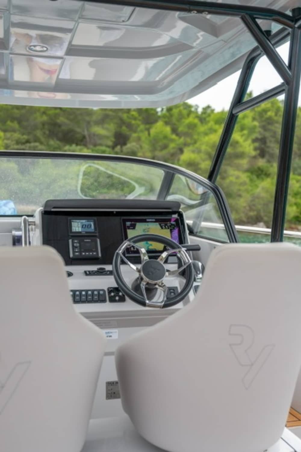 Een privé-motorboot voor een dag rond Zadar.