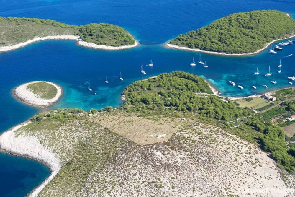 Частный VIP-тур — Голубая пещера и приключение на 5 островах — Хвар, Стинива, Голубые лагуны и многое другое