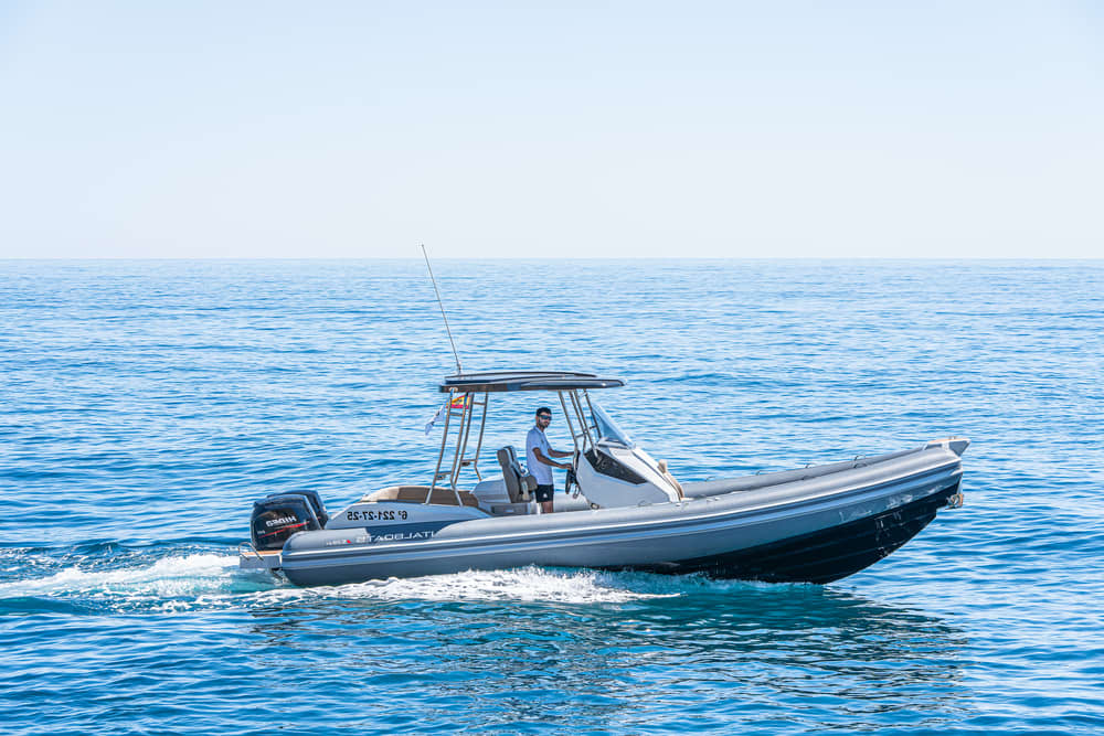 Expérience premium de 8 heures à travers les criques d'Altea, Calpe et Moraira à bord du Stingher 28GT LUX