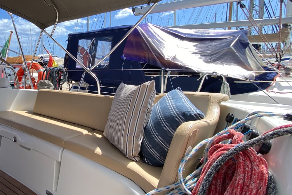 Ihr Tag in Taormina: Mieten Sie ein Motorboot für einen ganzen Tag voller Entdeckungen