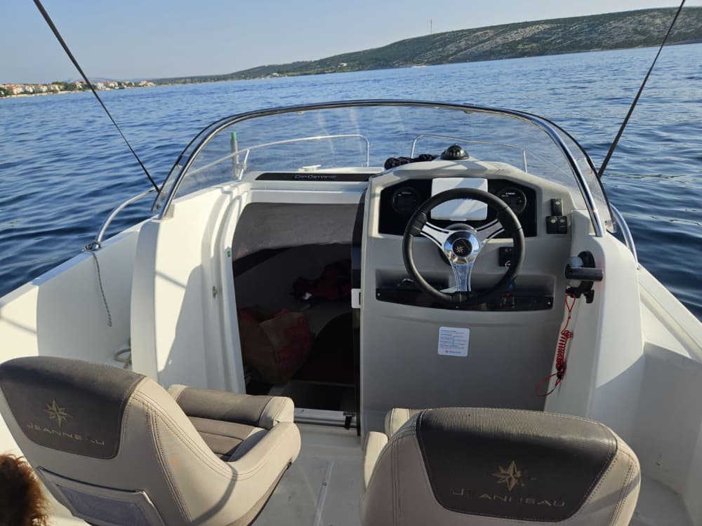 4 timmar i Novalja: Hyr en motorbåt och njut