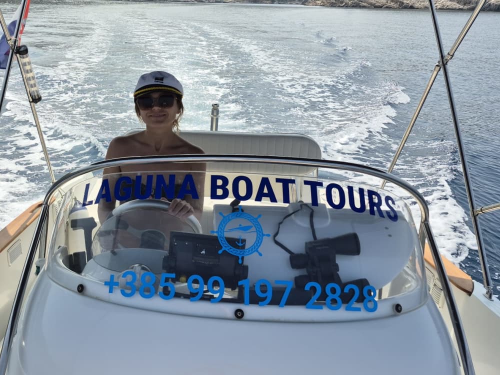 Blue Cave & Hvar Prywatna Wycieczka Statkiem – Całodniowa Wycieczka z Makarskiej