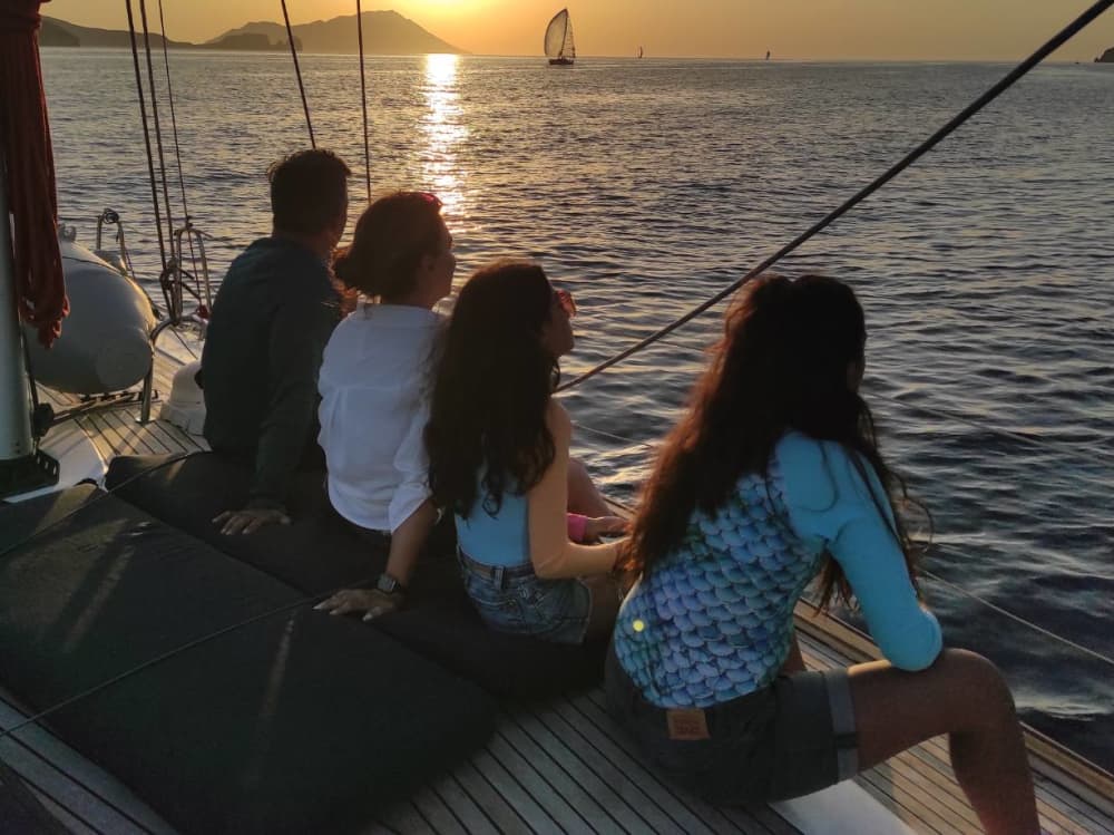 Ιδιωτική κρουαζιέρα στο ηλιοβασίλεμα στο χωριό Κλήμα