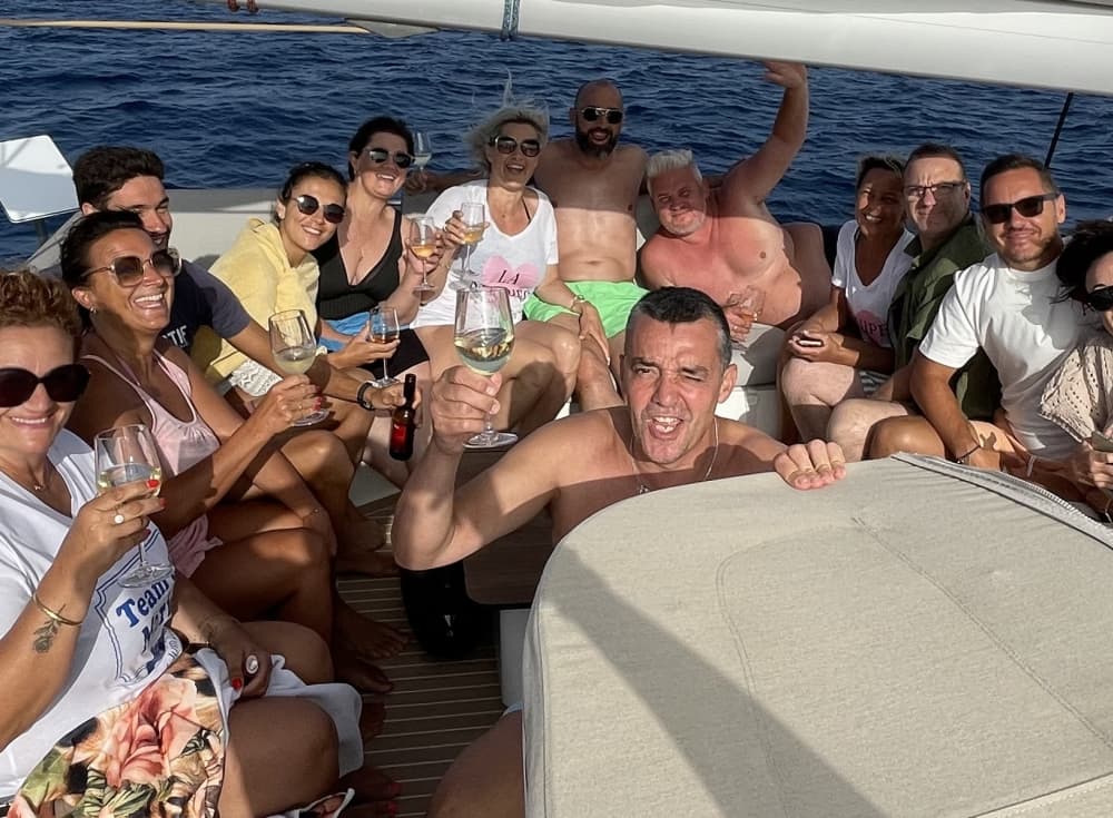 Una gita in barca a vela di un giorno intorno a Bormes-les-Mimosas. Dalle isole Hyères al Golfo di Saint-Tropez...