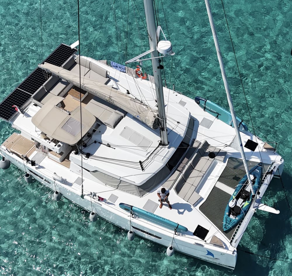 Una gita in barca a vela di un giorno intorno a Bormes-les-Mimosas. Dalle isole Hyères al Golfo di Saint-Tropez...