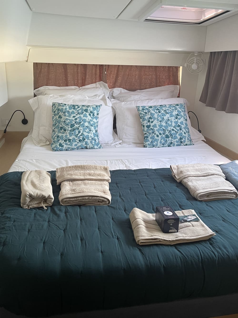 Una gita in barca a vela di un giorno intorno a Bormes-les-Mimosas. Dalle isole Hyères al Golfo di Saint-Tropez...