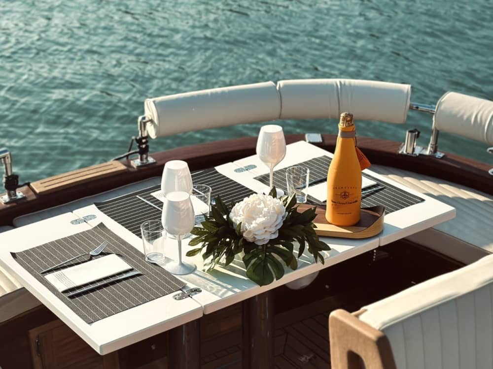 Eleganza nella Laguna di Venezia: Aperitivo a bordo - 2 ore (skipper e guida privata a bordo)