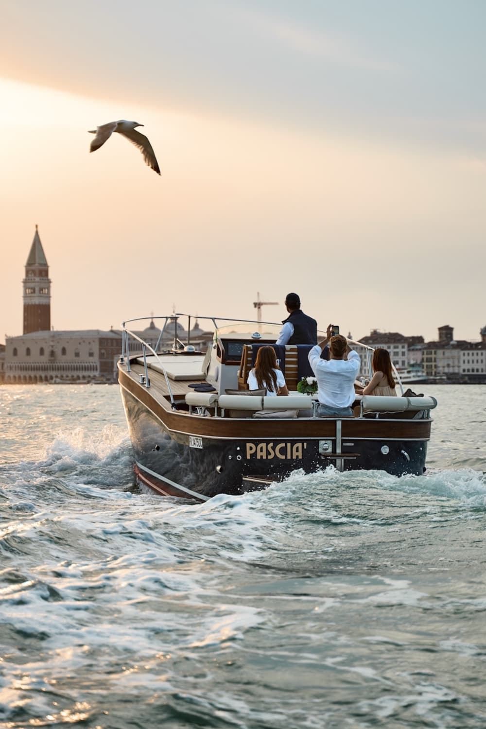 Elegance in the Venice Lagoon: 2-hour gozzo cruise and aperitif (with skipper and private guide on board)