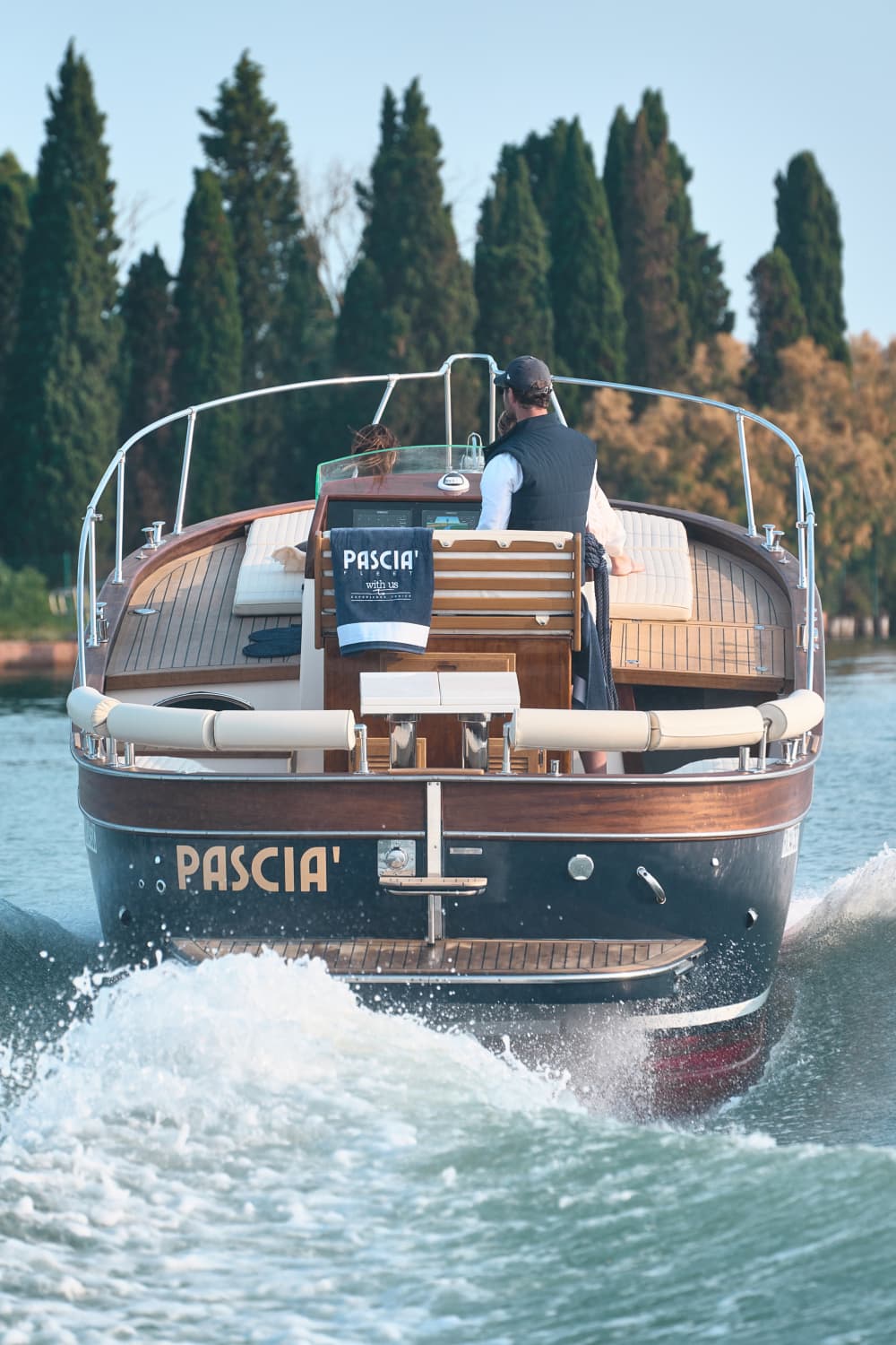Eleganza nella Laguna di Venezia: Aperitivo a bordo - 2 ore (skipper e guida privata a bordo)
