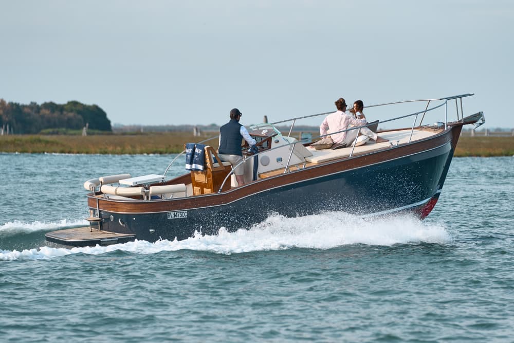 Eleganza nella Laguna di Venezia: Aperitivo a bordo - 2 ore (skipper e guida privata a bordo)
