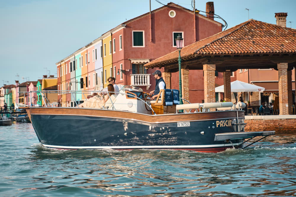 Eleganza nella Laguna di Venezia: Aperitivo a bordo - 2 ore (skipper e guida privata a bordo)