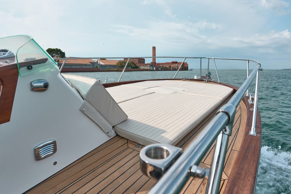 Eleganza nella Laguna di Venezia: Aperitivo a bordo - 2 ore (skipper e guida privata a bordo)