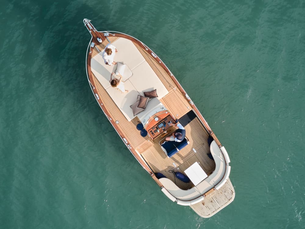 Eleganza nella Laguna di Venezia: Aperitivo a bordo - 2 ore (skipper e guida privata a bordo)