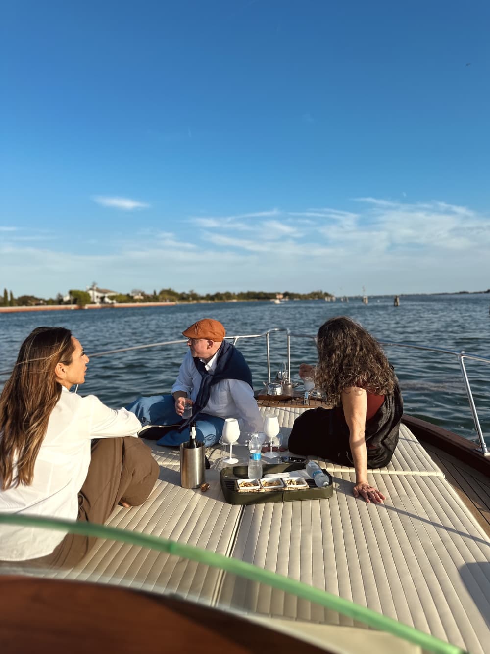 Eleganza nella Laguna di Venezia: Aperitivo a bordo - 2 ore (skipper e guida privata a bordo)