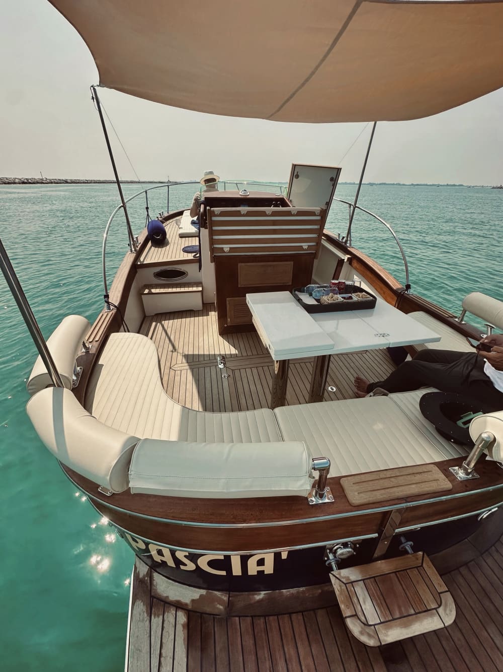 Eleganza nella Laguna di Venezia: Aperitivo a bordo - 2 ore (skipper e guida privata a bordo)