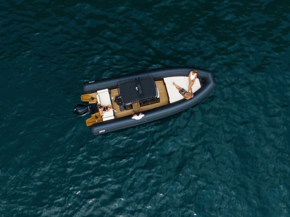 Genießen Sie die Sonne bei einer 8,5-stündigen Bootsfahrt in Malcesine.