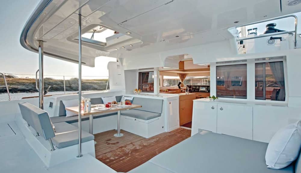 Excursion d'une journée à bord d'un catamaran de luxe de 14 mètres vers l'archipel de La Maddalena au départ de Porto Rafael