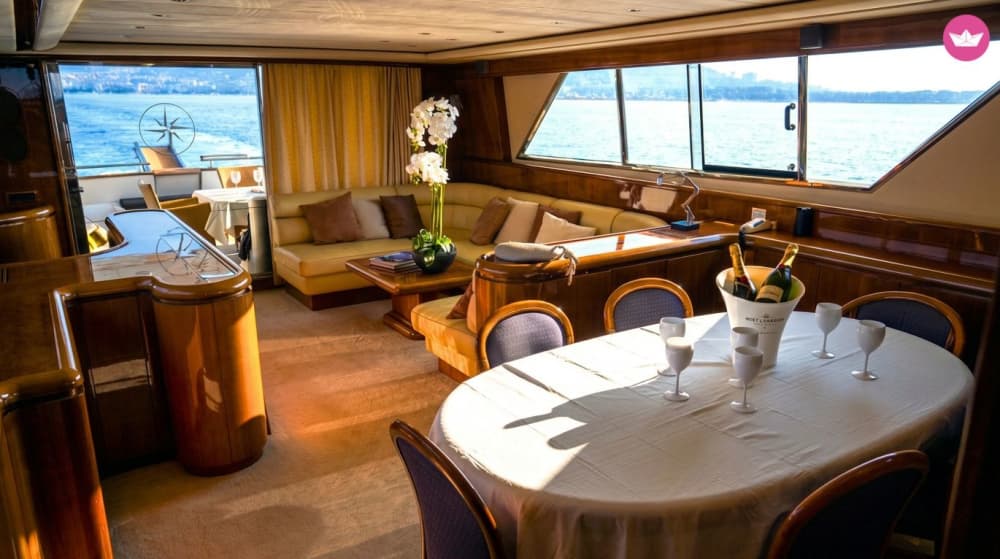 Signature Saint-Tropez: A Luxury Escape on a Yacht