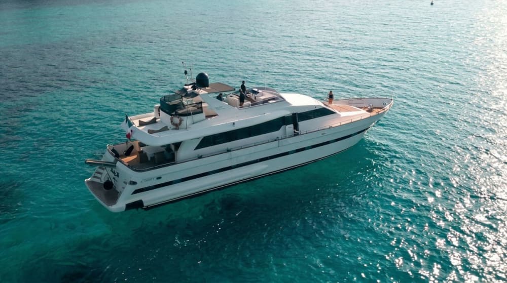 Signature Saint-Tropez: una fuga di lusso su uno yacht.