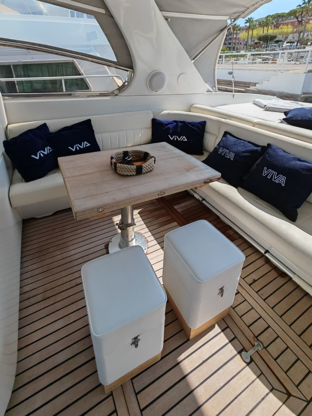 Abfahrt von Amalfi, Capri in einer privaten Yacht: Luxustour zwischen Meer, Höhlen und Faraglioni an Bord einer Rizzardi CR 50 Topline