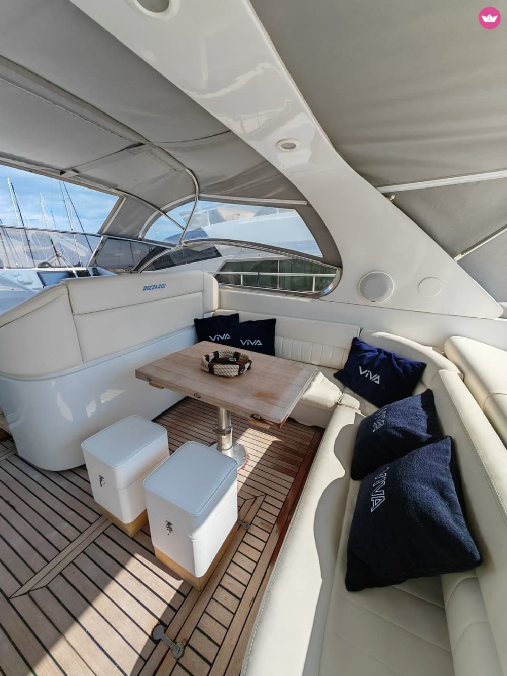 Abfahrt von Amalfi, Capri in einer privaten Yacht: Luxustour zwischen Meer, Höhlen und Faraglioni an Bord einer Rizzardi CR 50 Topline