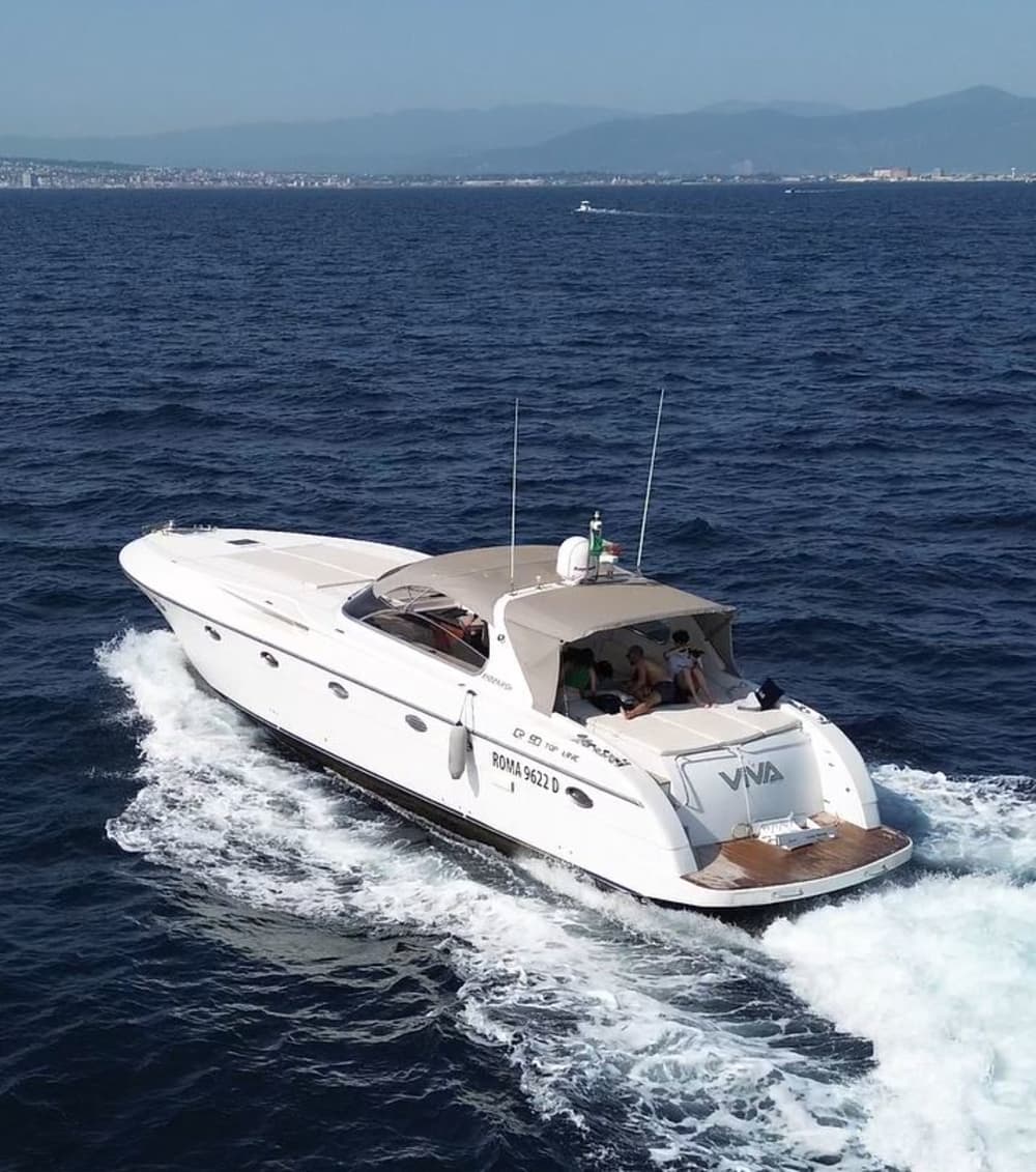 Abfahrt von Amalfi, Capri in einer privaten Yacht: Luxustour zwischen Meer, Höhlen und Faraglioni an Bord einer Rizzardi CR 50 Topline