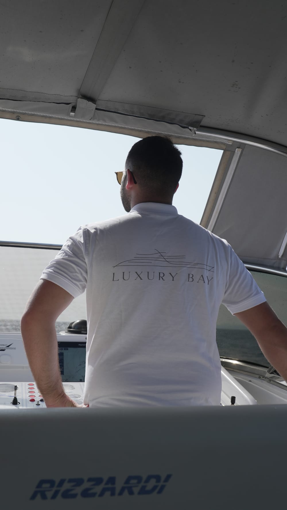 Abfahrt von Amalfi, Capri in einer privaten Yacht: Luxustour zwischen Meer, Höhlen und Faraglioni an Bord einer Rizzardi CR 50 Topline