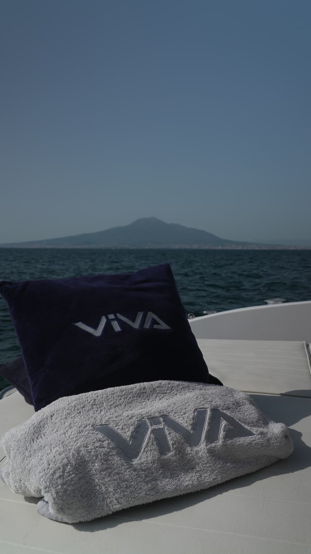 Abfahrt von Amalfi, Capri in einer privaten Yacht: Luxustour zwischen Meer, Höhlen und Faraglioni an Bord einer Rizzardi CR 50 Topline