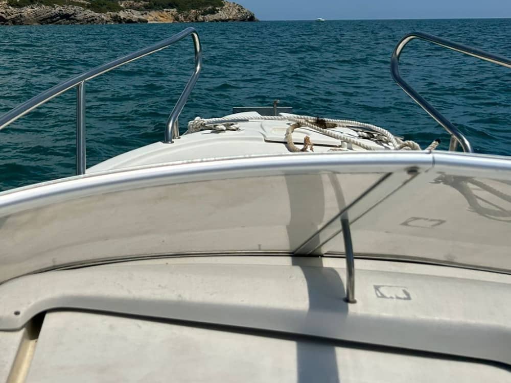 Trascorri 4 ore e 30 minuti sull'acqua a Vilanova i la Geltrú, godendoti il sole e le acque cristalline.