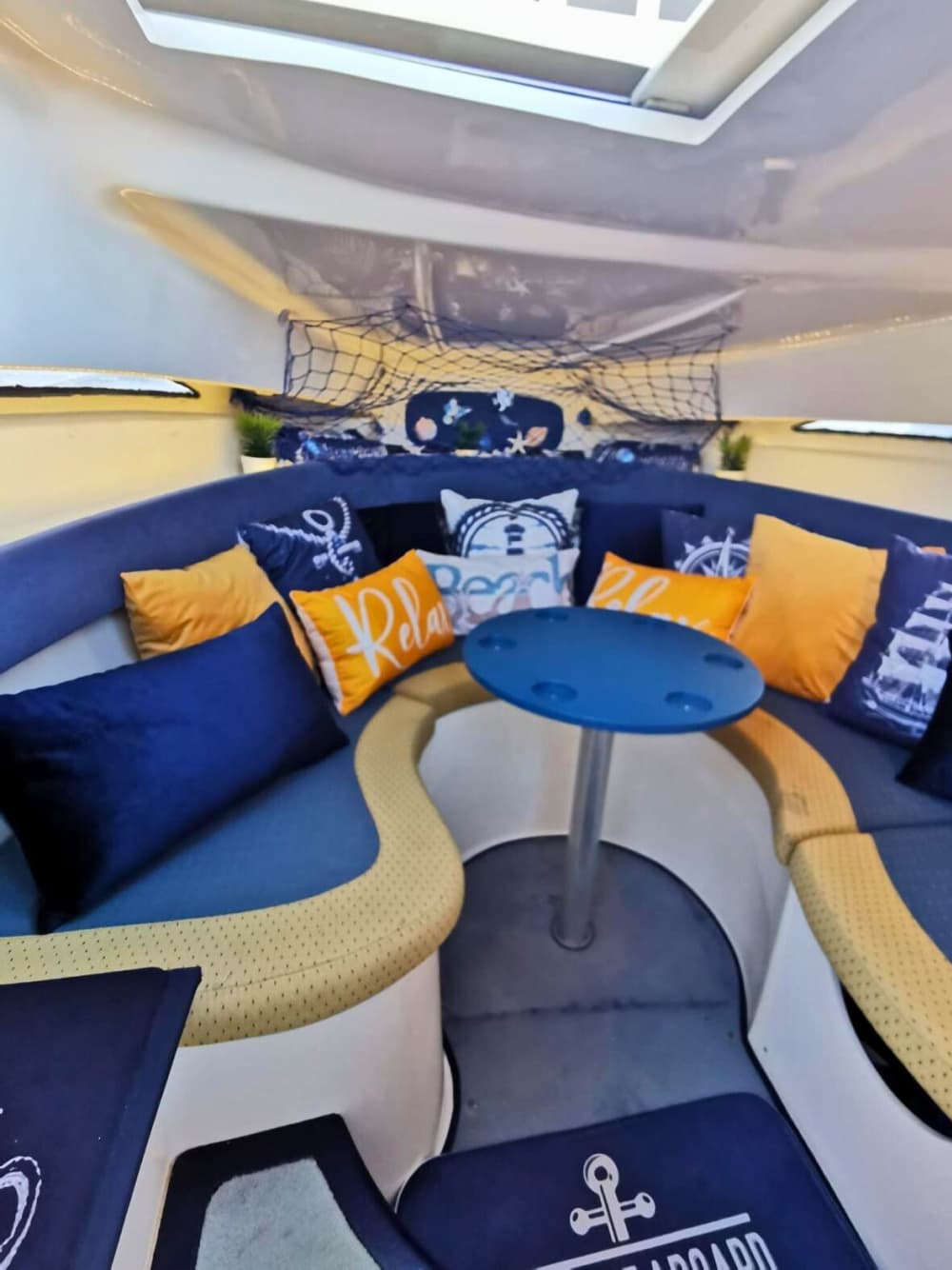 Trascorri 4 ore e 30 minuti sull'acqua a Vilanova i la Geltrú, godendoti il sole e le acque cristalline.