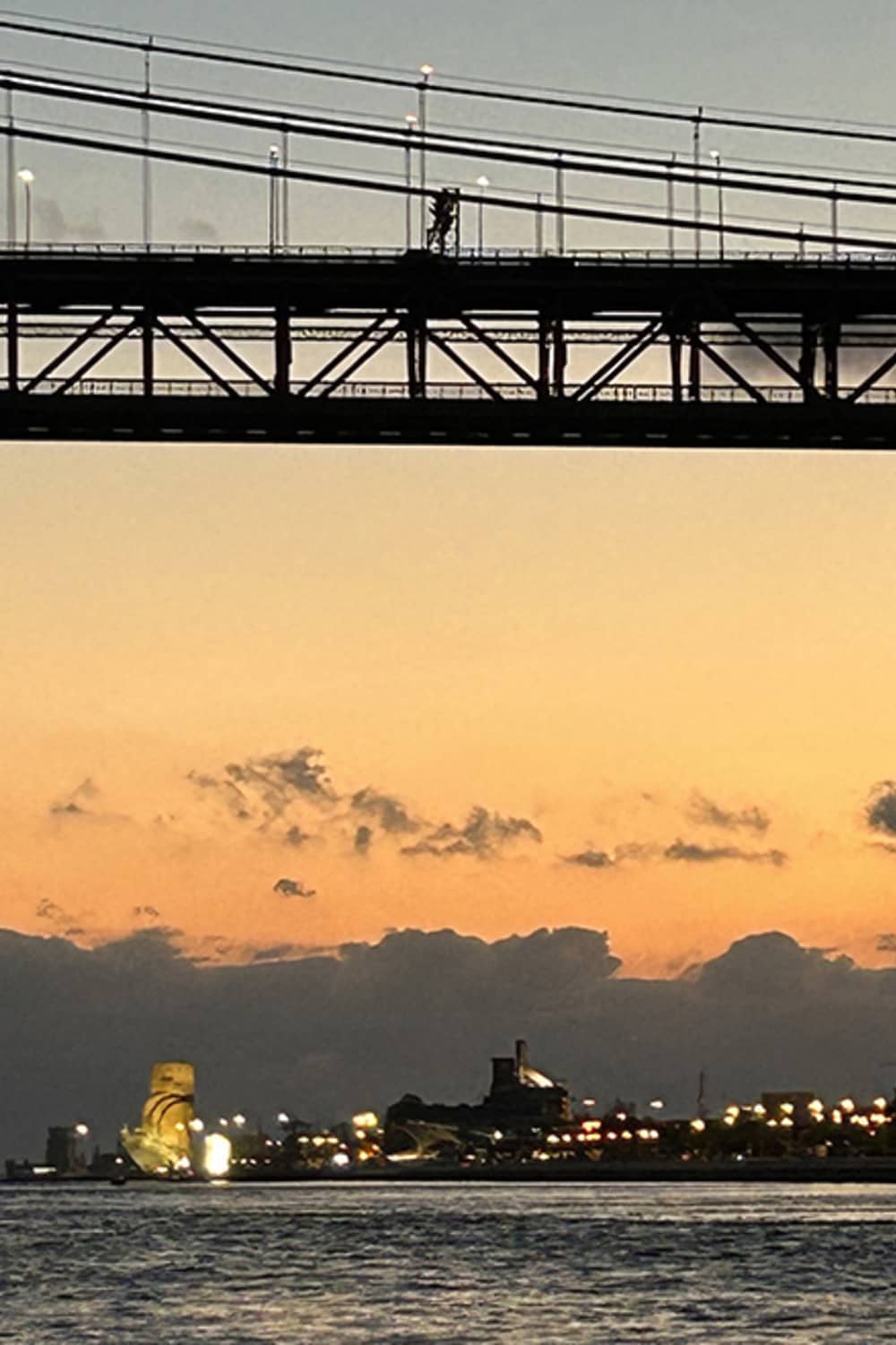 Lisbonne la nuit – Un voyage fluvial magique