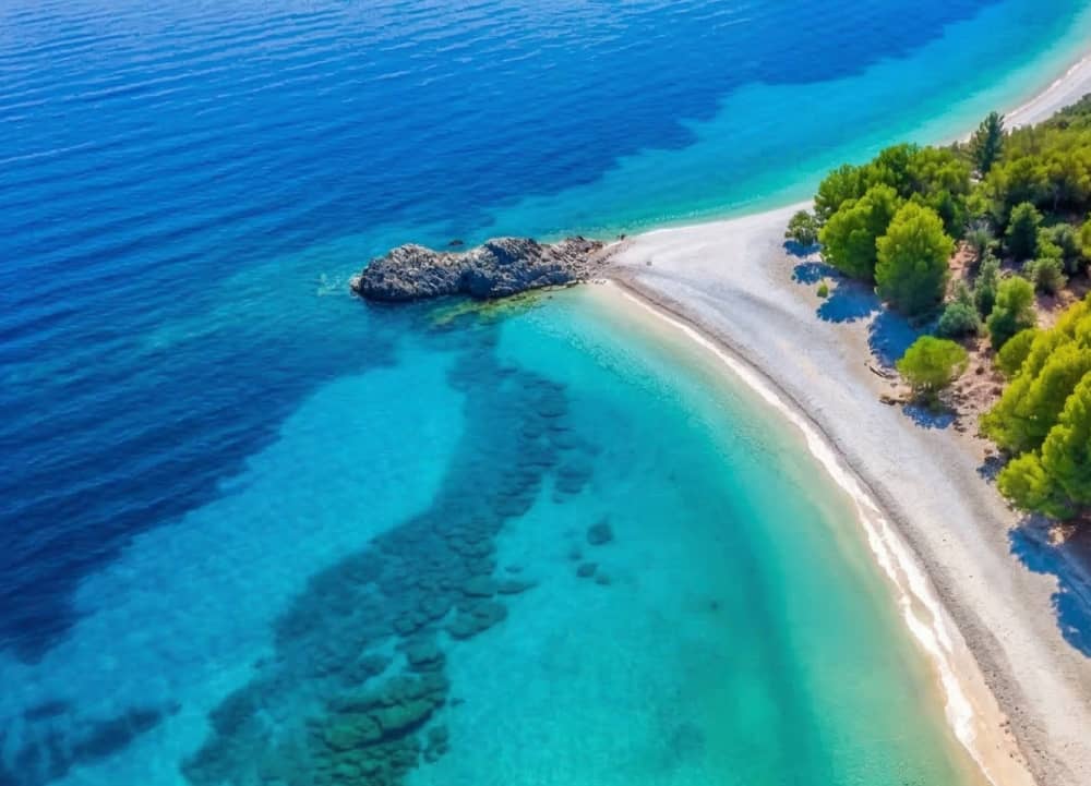 Découvrez la grotte de l'Œil Bleu de Corfou en regardant