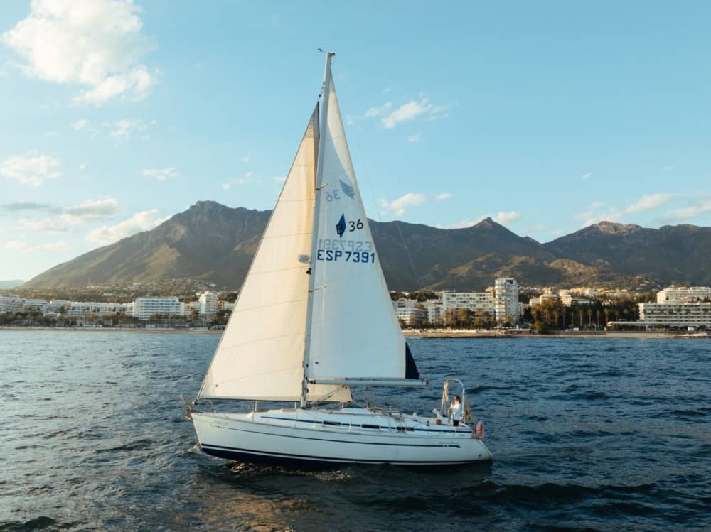 Experiencia de navegación de 2 horas en Marbella