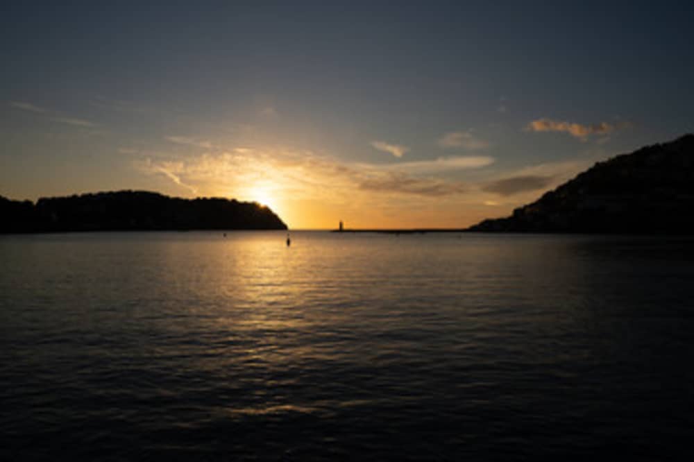 Glow over the Sea: 3-Hour Sunset Sail