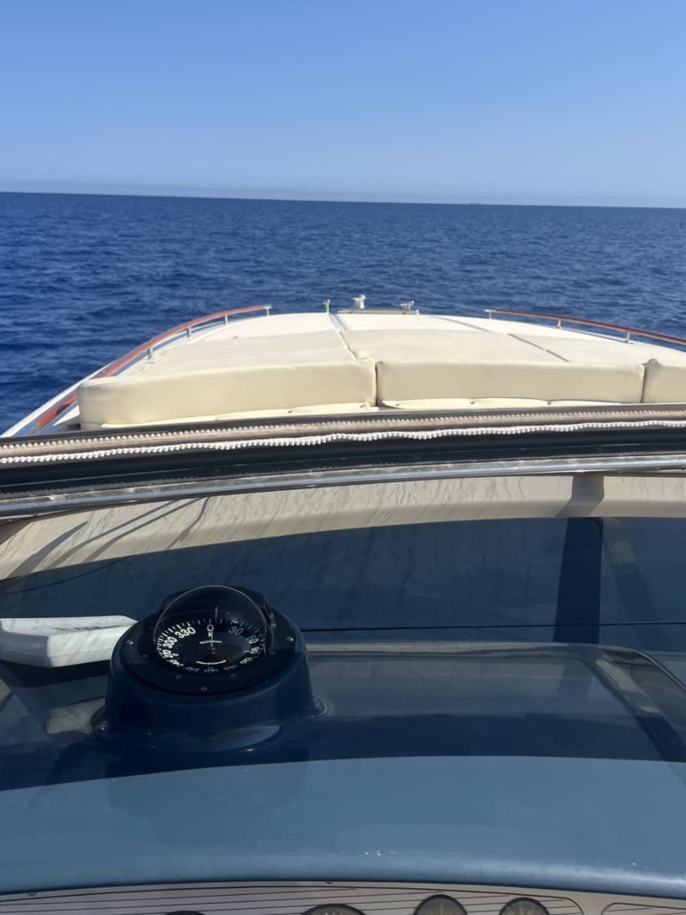 Elegancia en el mar: explorando la costa etrusca a bordo del FRENCS III