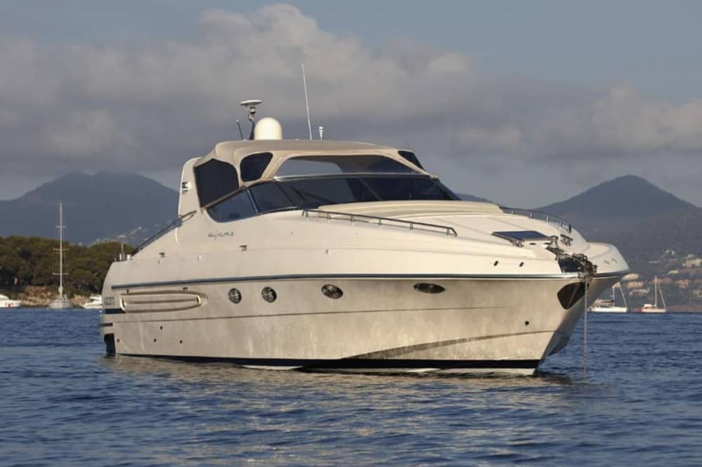 Elegancia en el mar: explorando la costa etrusca a bordo del FRENCS III