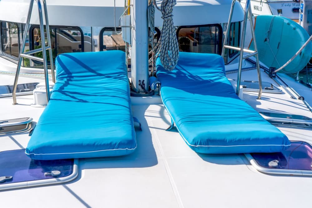 Tavolara and Molara in search of dolphins: a full day adventure in Monomaran