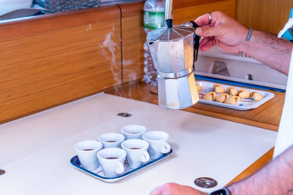 Tavolara and Molara in search of dolphins: a full-day adventure on a 15-meter sailing boat.