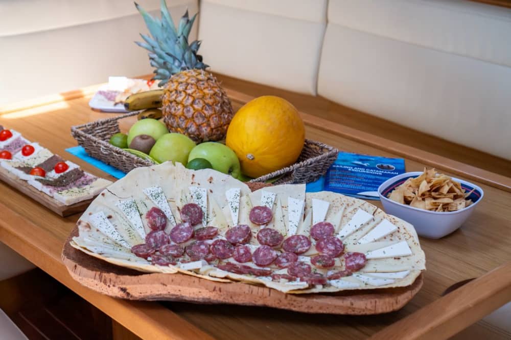 Tavolara and Molara in search of dolphins: a full-day adventure on a 15-meter sailing boat.