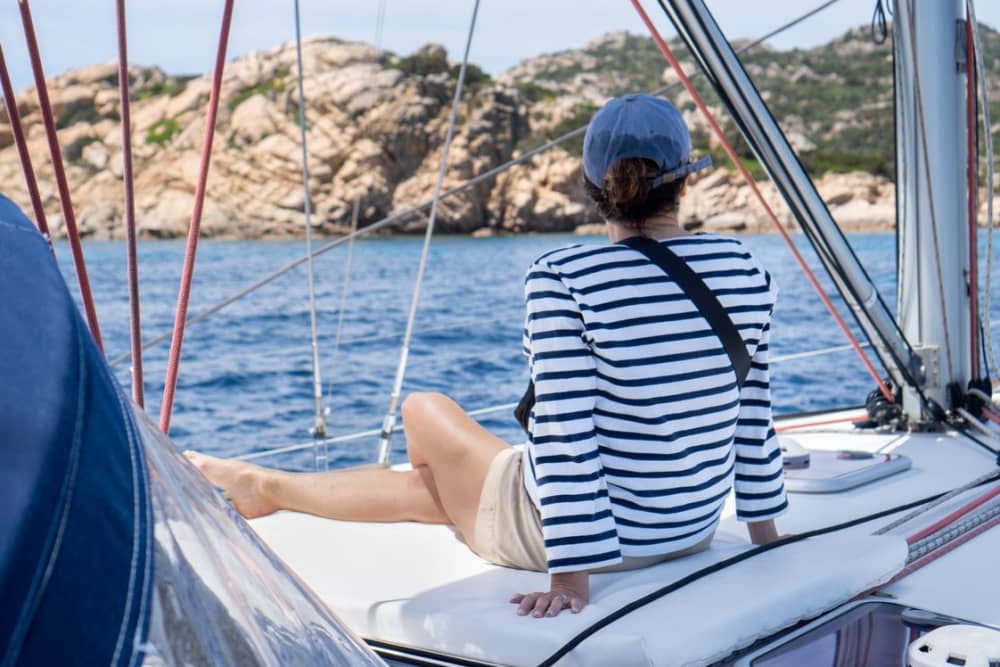 Tavolara and Molara in search of dolphins: a full-day adventure on a 15-meter sailing boat.