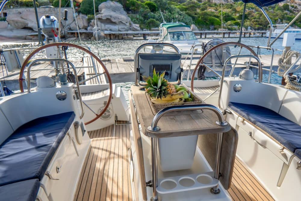 Tavolara and Molara in search of dolphins: a full-day adventure on a 15-meter sailing boat.