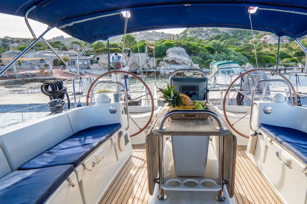 Tavolara and Molara in search of dolphins: a full-day adventure on a 15-meter sailing boat.