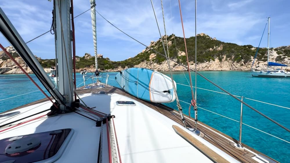 Tavolara and Molara in search of dolphins: a full-day adventure on a 15-meter sailing boat.