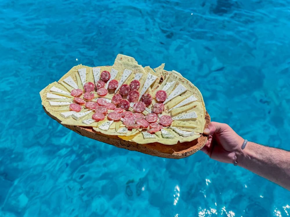 Tavolara and Molara in search of dolphins: a full-day adventure on a 15-meter sailing boat.