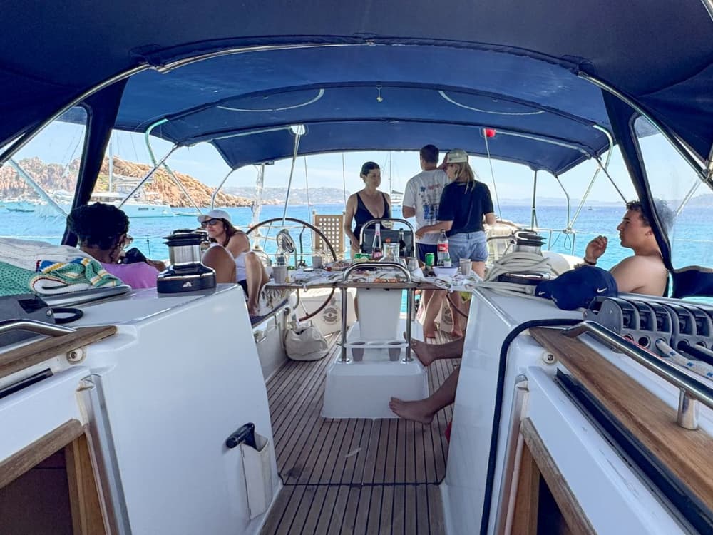 Tavolara and Molara in search of dolphins: a full-day adventure on a 15-meter sailing boat.