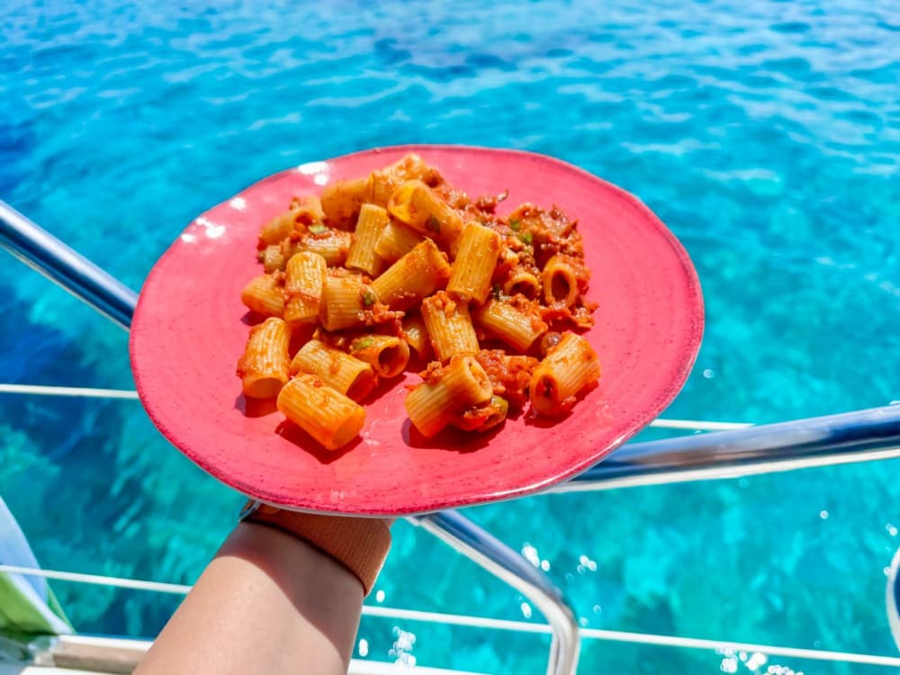 Tavolara and Molara in search of dolphins: a full-day adventure on a 15-meter sailing boat.