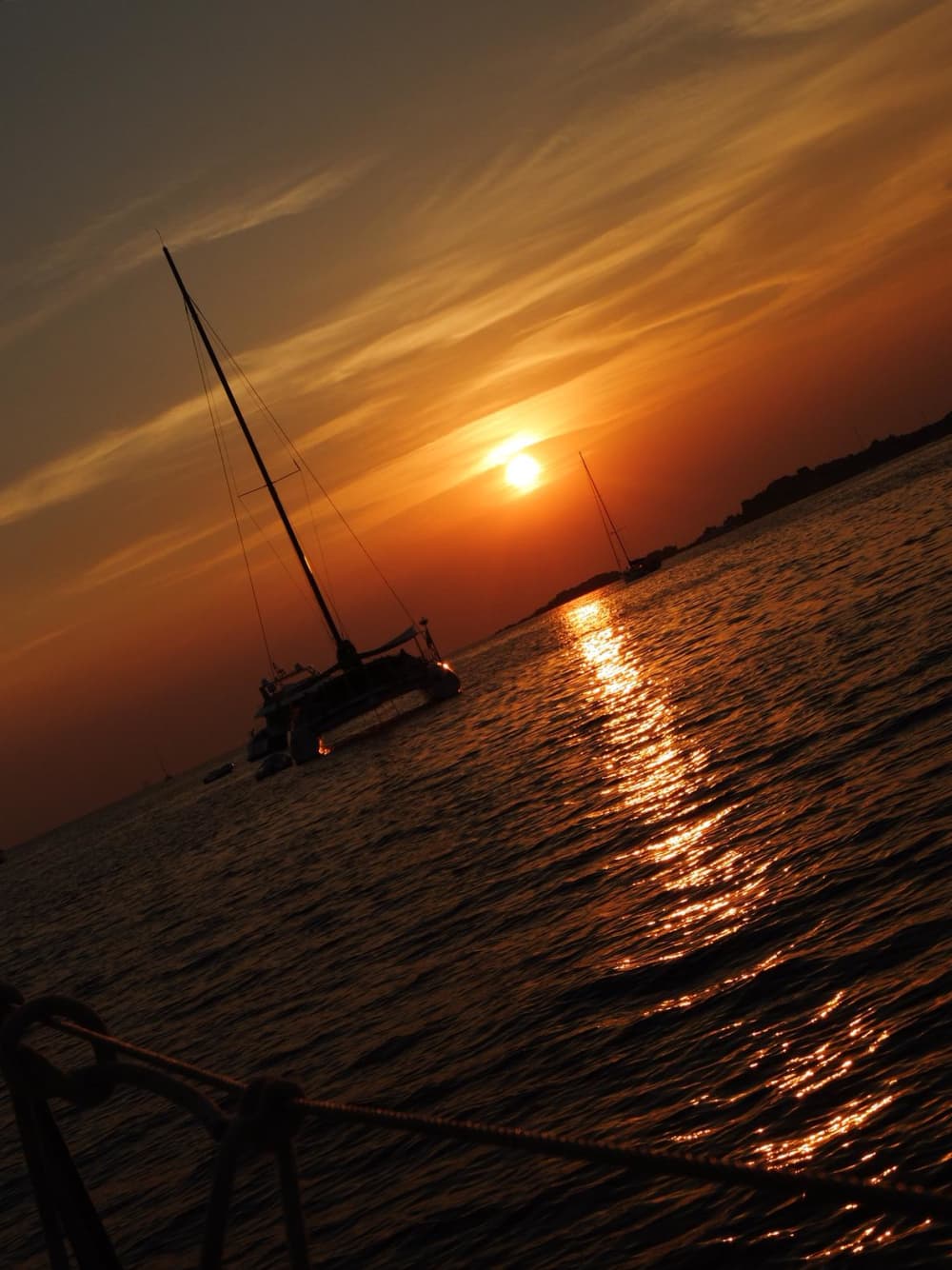 Cannigione: Paseo en barco al atardecer: aperitivo y vistas doradas
