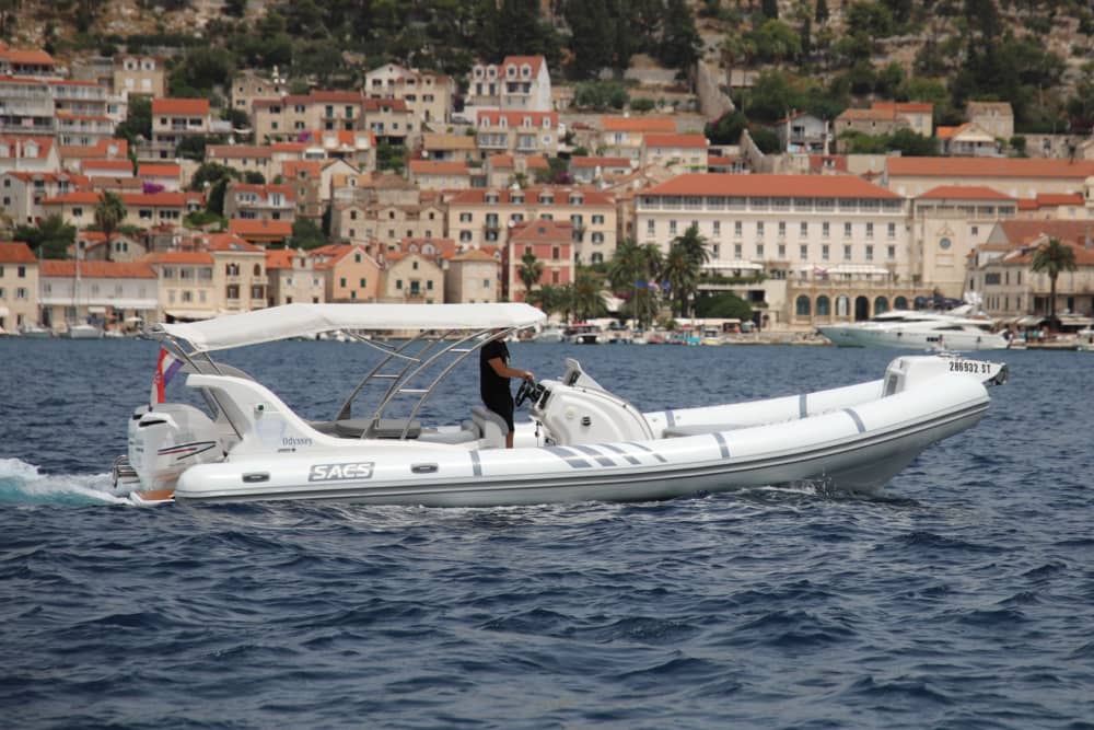 8-uur durende tour van split naar Hvar en Pakleni-eilanden