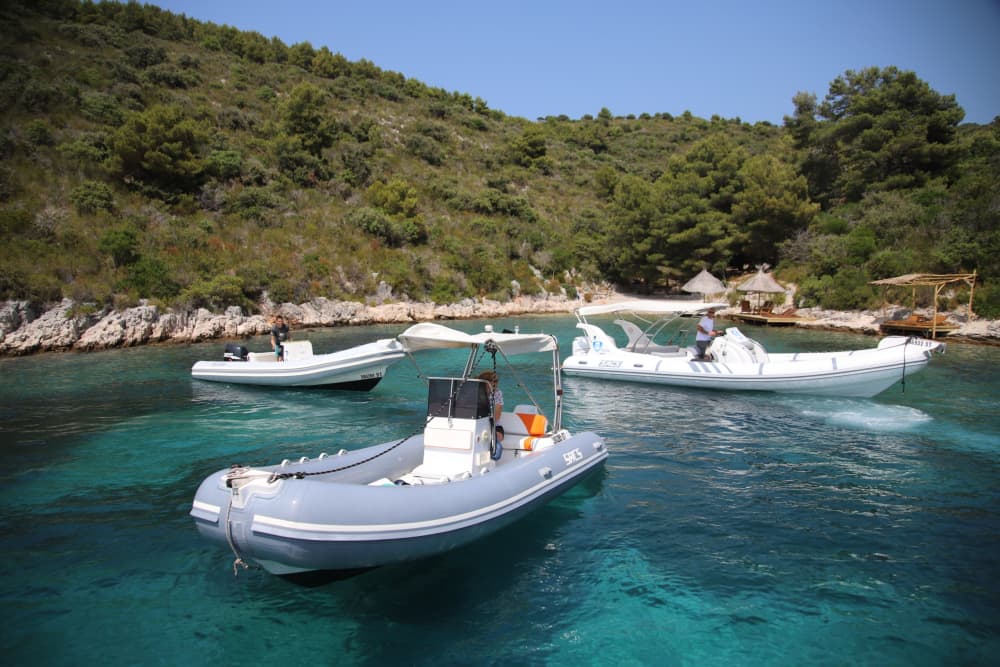 One day around Hvar: Enjoy 8h of discovery on a motorboat